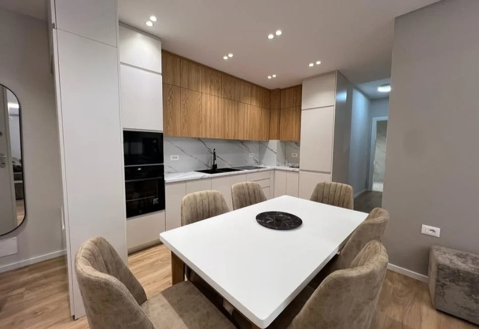 Tirane, jepet me qera apartament 2+1 Kati 2, 80 m² 900 € (Rruga kavajes)