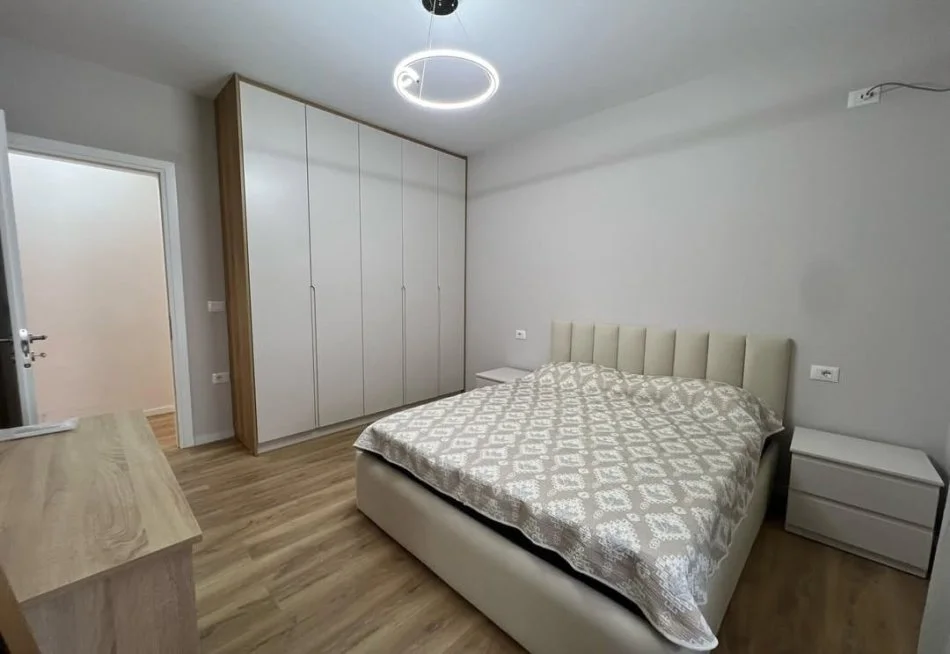 Tirane, jepet me qera apartament 2+1 Kati 2, 80 m² 900 € (Rruga kavajes)