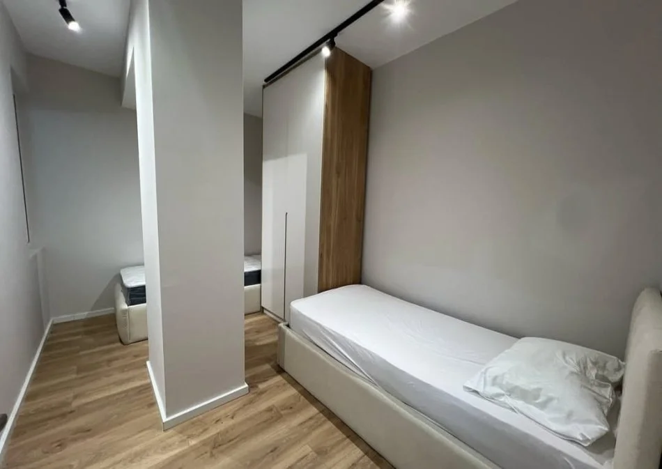 Tirane, jepet me qera apartament 2+1 Kati 2, 80 m² 900 € (Rruga kavajes)