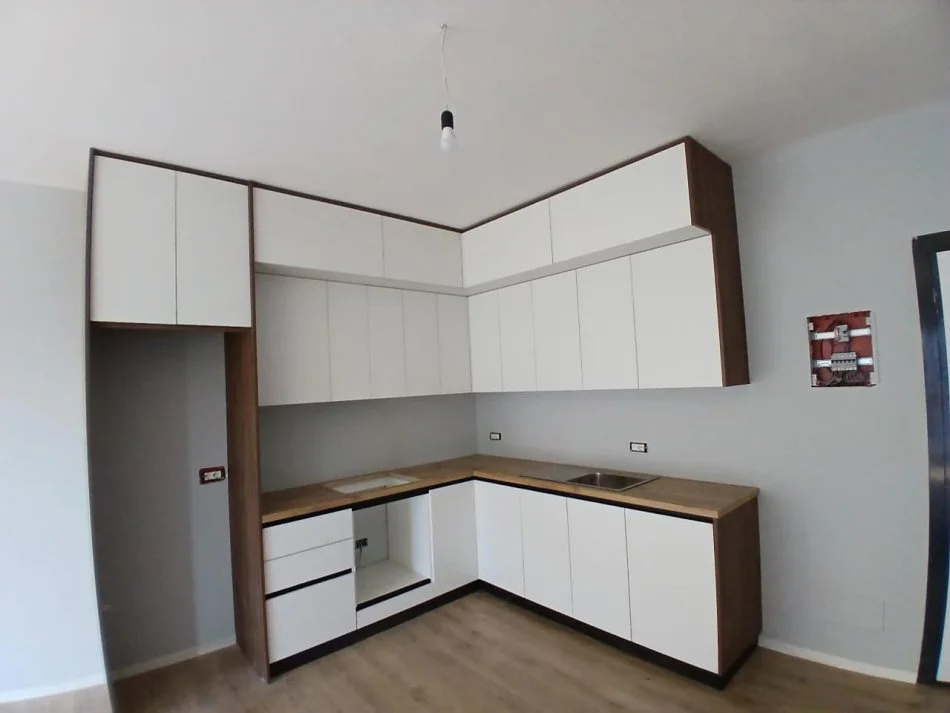 Tirane, jepet me qera apartament 1+1 Kati 8, 77 m² 500 € (5 maji)