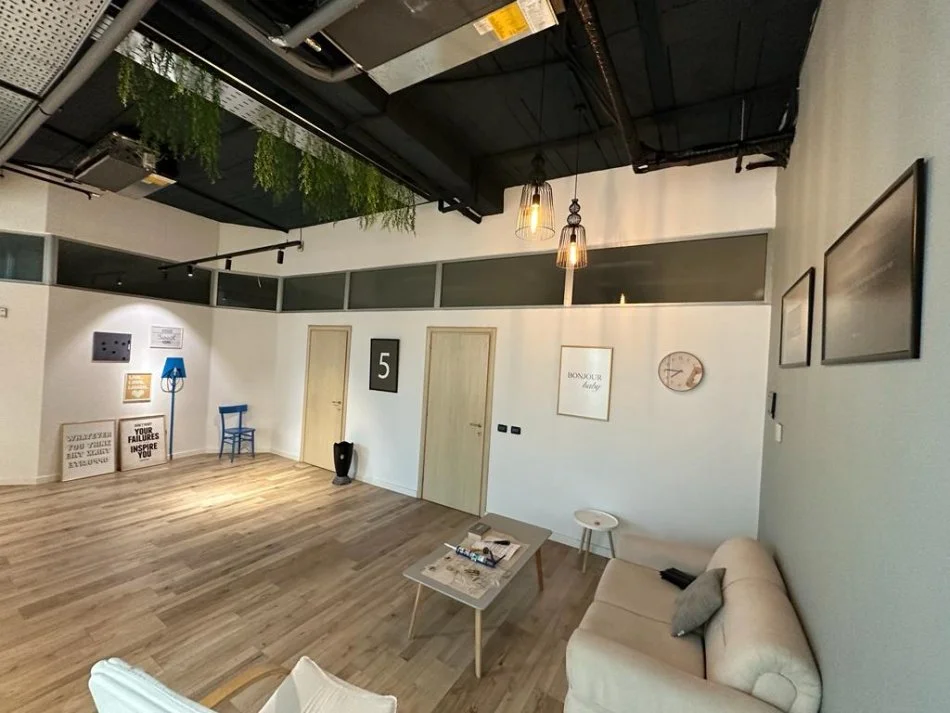 Tirane, jepet me qera ambjent biznesi Kati 3, 60 m² 1.500 € (Myslym Shyri)