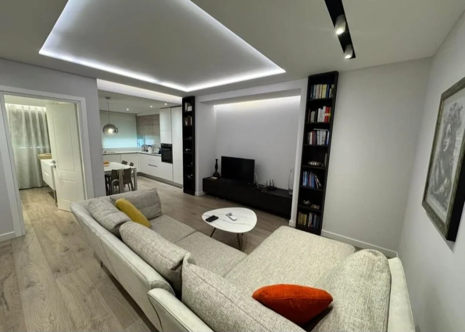 Tirane, jepet me qera apartament 2+1 Kati 5, 120 m² 1.250 € (Bllok)