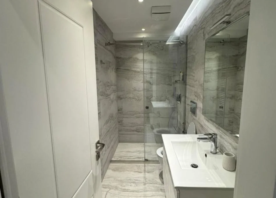 Tirane, jepet me qera apartament 2+1 Kati 5, 120 m² 1.250 € (Bllok)