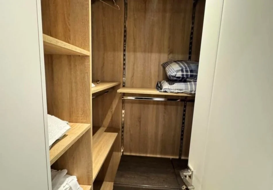 Tirane, jepet me qera apartament 2+1 Kati 5, 120 m² 1.250 € (Bllok)