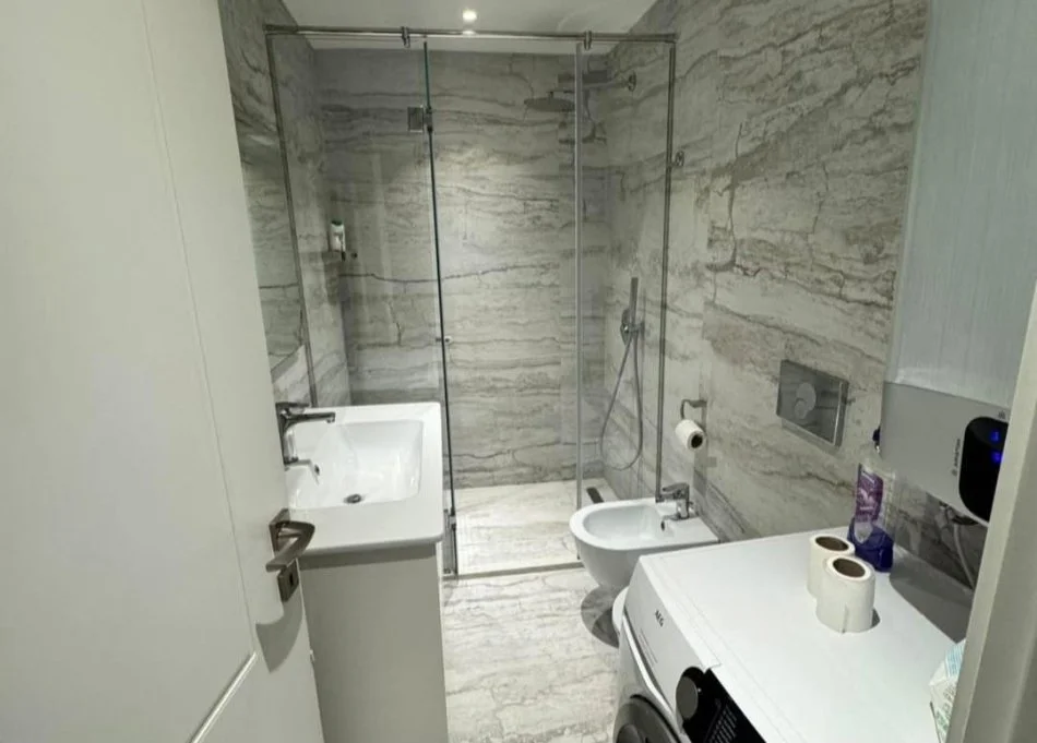 Tirane, jepet me qera apartament 2+1 Kati 5, 120 m² 1.250 € (Bllok)