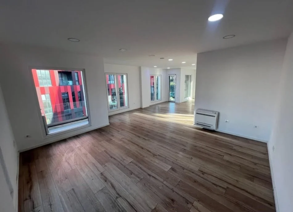 Tirane, jepet me qera ambjent biznesi Kati 2, 171 m² 2.300 € (Rruga elbasanit)