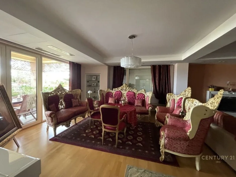 Tirane, shitet apartament+verande | Penthouse 3+1+Ballkon Kati 9, 565 m² 1.000.000 € (Komuna e Parisit)