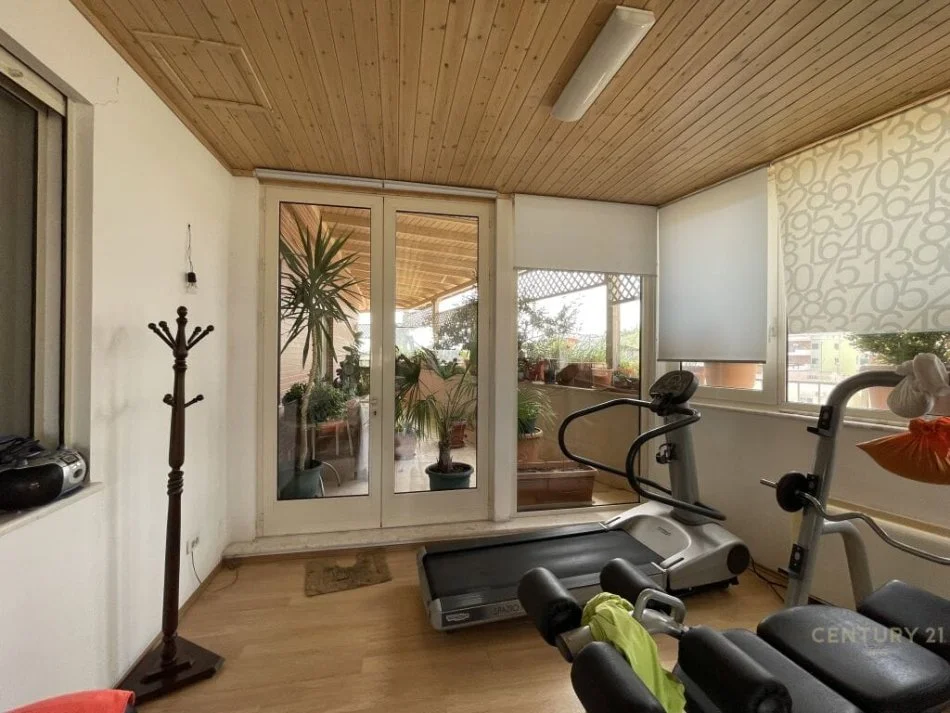 Tirane, shitet apartament+verande | Penthouse 3+1+Ballkon Kati 9, 565 m² 1.000.000 € (Komuna e Parisit)