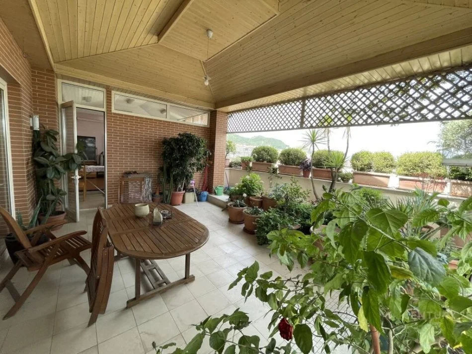 Tirane, shitet apartament+verande | Penthouse 3+1+Ballkon Kati 9, 565 m² 1.000.000 € (Komuna e Parisit)