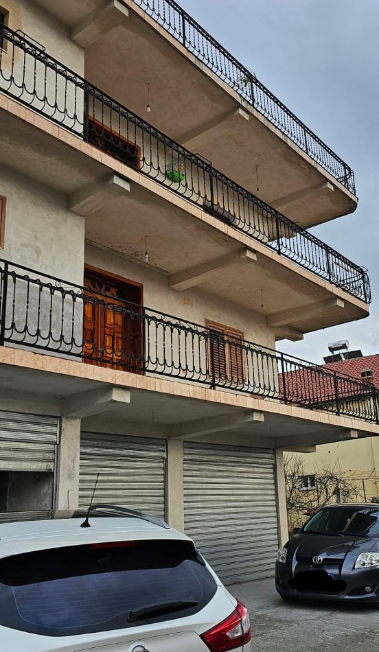 Tirane, shitet Vile 2+1+Ballkon Kati 3, 309 m² 220.000 € (BABRRU)