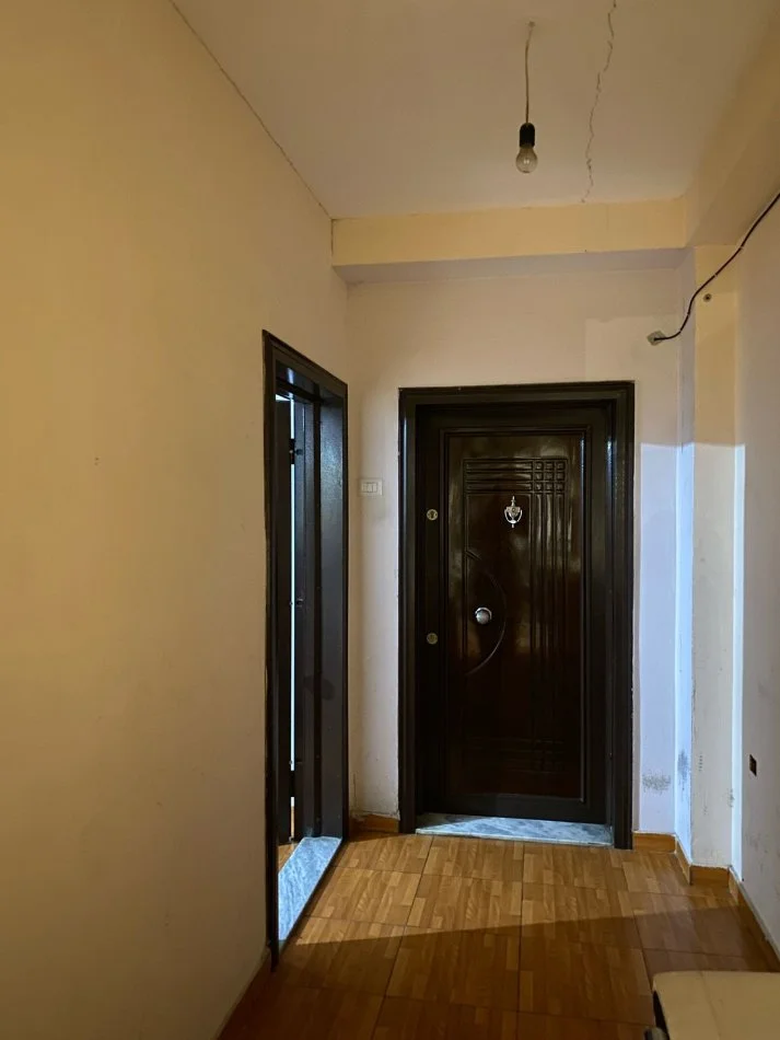 Shqiperi, jepet me qera apartament 1+1 Kati 1, 61 m² 300 € (Ramazan Bogdani)