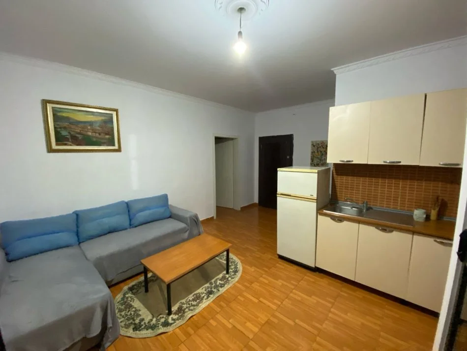 Shqiperi, jepet me qera apartament 1+1 Kati 1, 61 m² 300 € (Ramazan Bogdani)