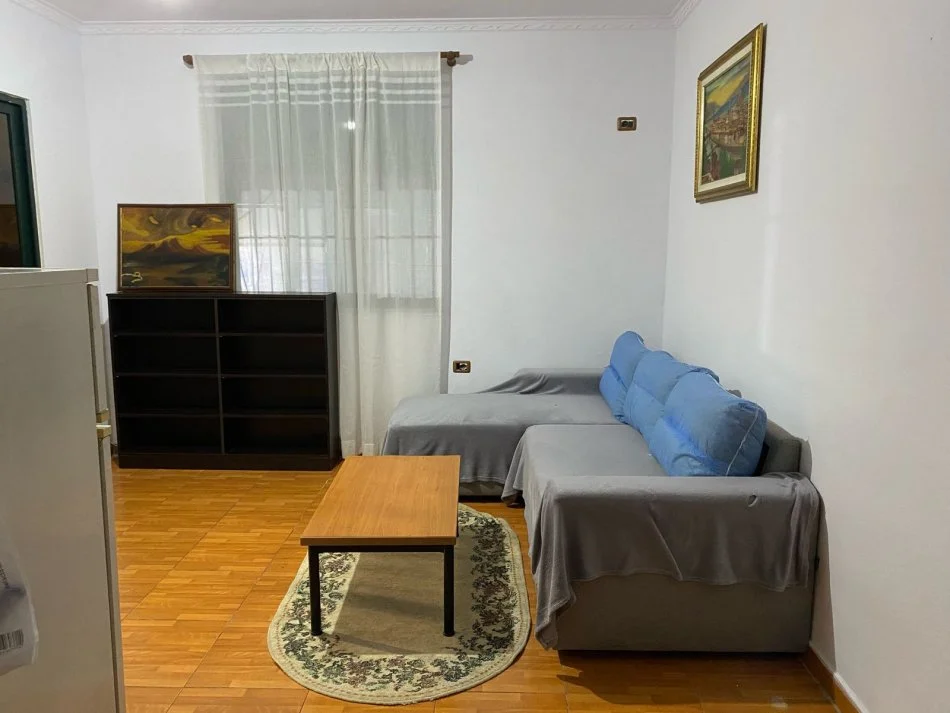 Shqiperi, jepet me qera apartament 1+1 Kati 1, 61 m² 300 € (Ramazan Bogdani)