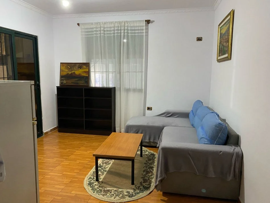 Shqiperi, jepet me qera apartament 1+1 Kati 1, 61 m² 300 € (Ramazan Bogdani)