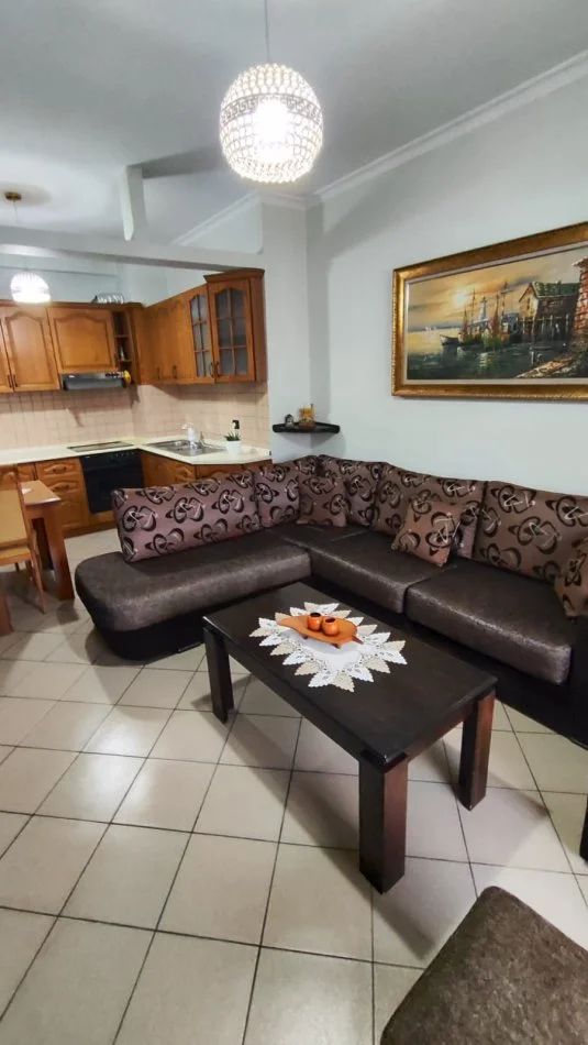 Tirane, jepet me qera apartament 2+1+Ballkon Kati 2, 90 m² 450 € (Ali Dem)