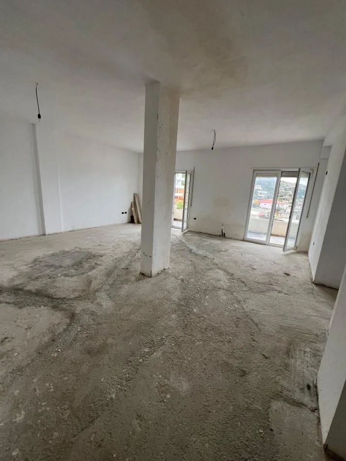 Vlore, shitet apartament 2+1+Aneks+Ballkon Kati 5, 129 m² 167.000 € (Uji i Ftohte)