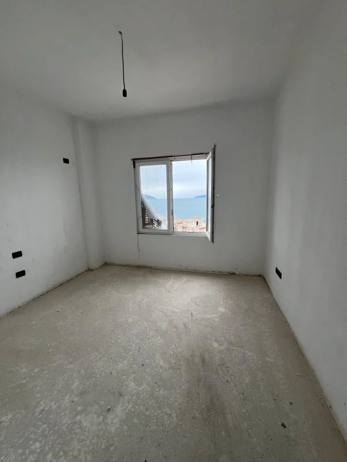 Vlore, shitet apartament 2+1+Aneks+Ballkon Kati 5, 129 m² 167.000 € (Uji i Ftohte)
