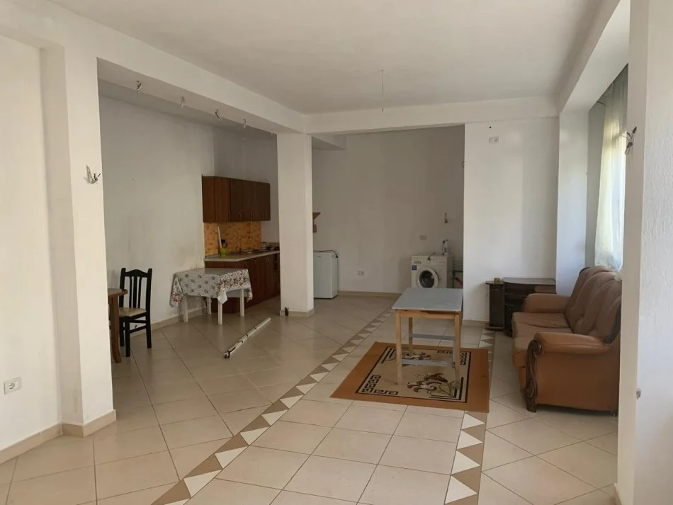 Tirane, jepet me qera apartament 1+1 Kati 1, 80 m² 300 € (Rruga Pjeter Budi)