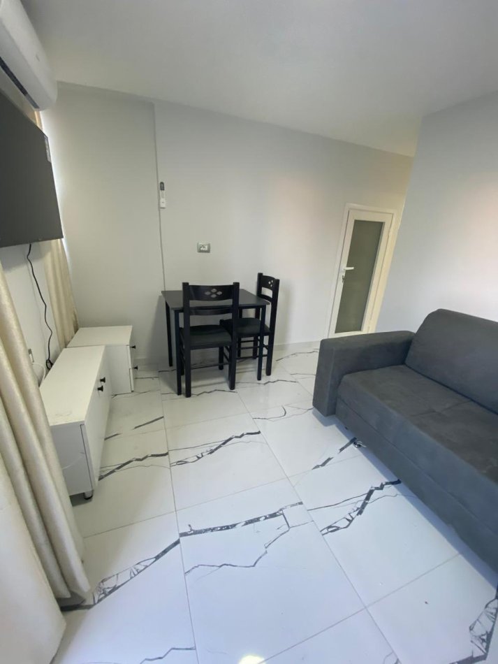 Tirane, jepet me qera apartament 1+1 Kati 2, 50 m² 350 € (Rruga 5 maji)