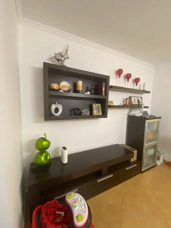 Tirane, jepet me qera apartament 2+1+2+Aneks+Ballkon Kati 2, 110 m² 700€ (Komuna e Parisit)