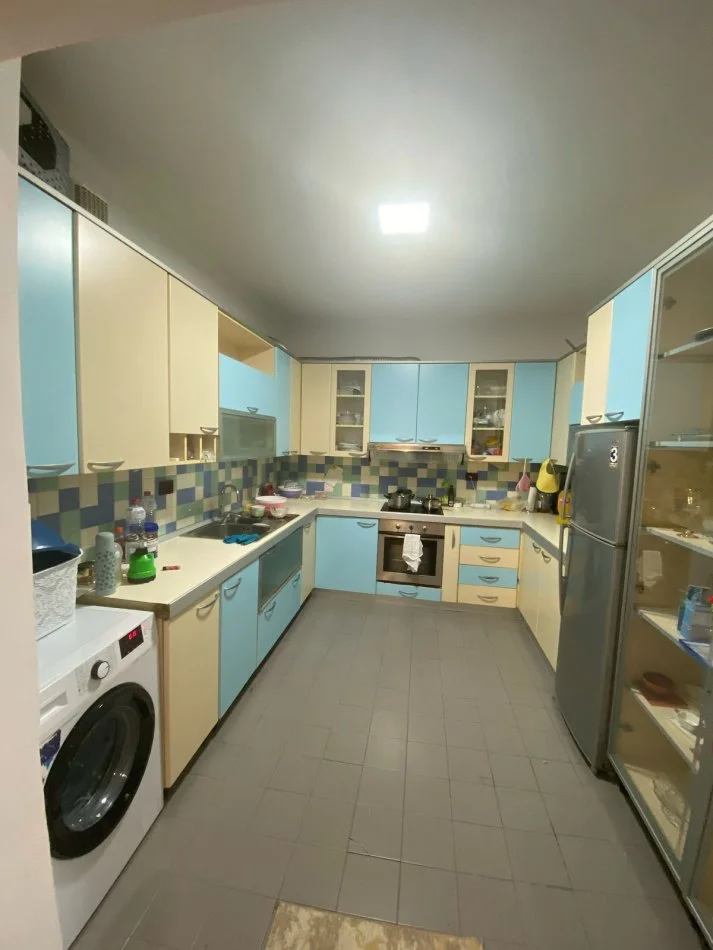 Tirane, jepet me qera apartament 2+1+2+Aneks+Ballkon Kati 2, 110 m² 700€ (Komuna e Parisit)