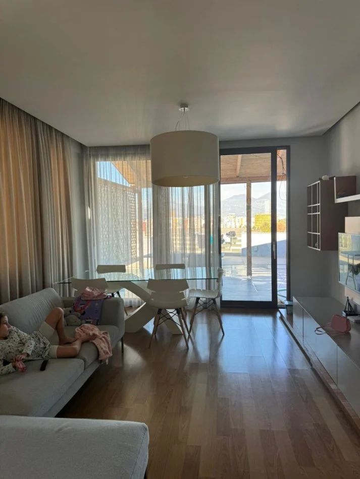 Tirane, jepet me qera apartament 2+1+Aneks+Ballkon Kati 4, 210 m² 1.300 € (Kopshti Zologjik)