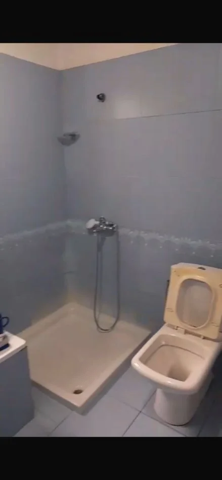 Tirane, jepet me qera 2+1 Kati 0, 99 m² 400 € (Laprak)