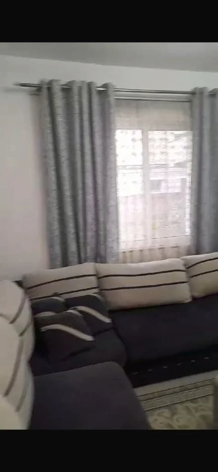 Tirane, jepet me qera 2+1 Kati 0, 99 m² 400 € (Laprak)