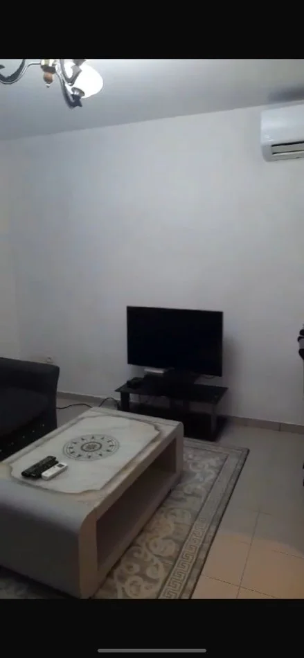 Tirane, jepet me qera 2+1 Kati 0, 99 m² 400 € (Laprak)