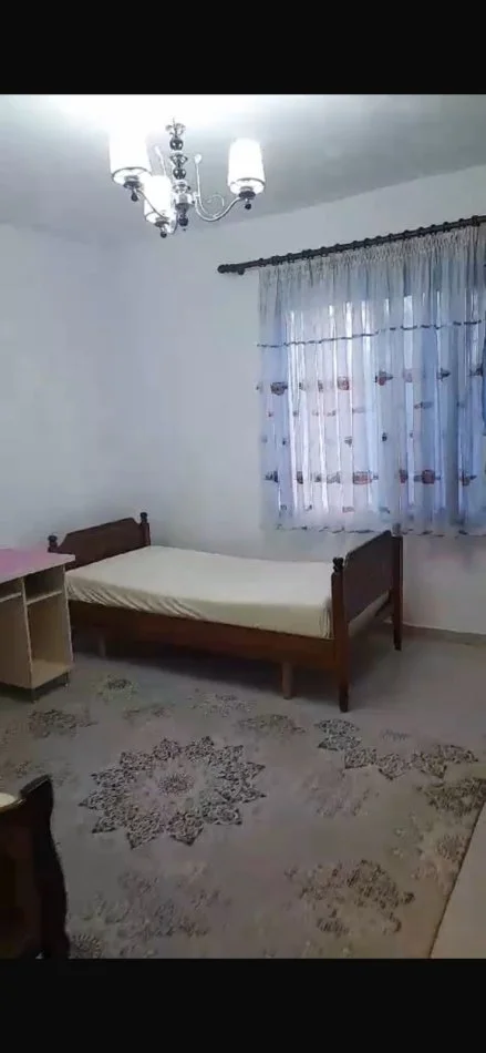 Tirane, jepet me qera 2+1 Kati 0, 99 m² 400 € (Laprak)