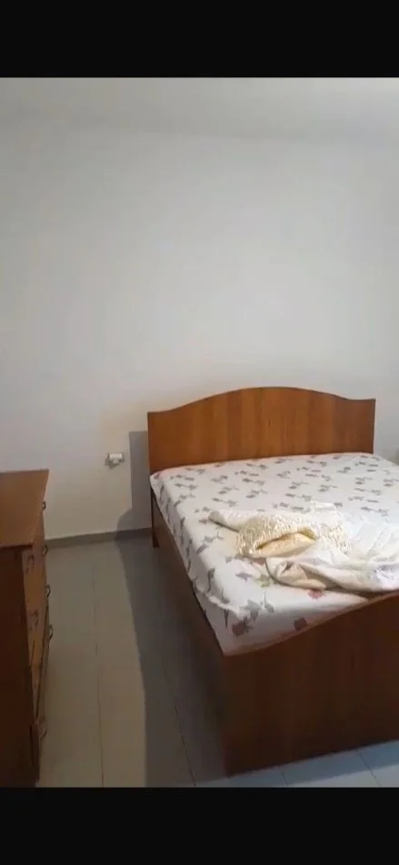 Tirane, jepet me qera 2+1 Kati 0, 99 m² 400 € (Laprak)