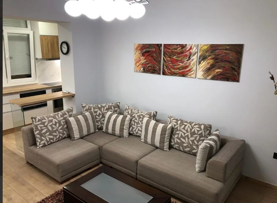 Tirane, jepet me qera 1+1 Kati 2, 65 m² 650 € (Myslym Shyr)