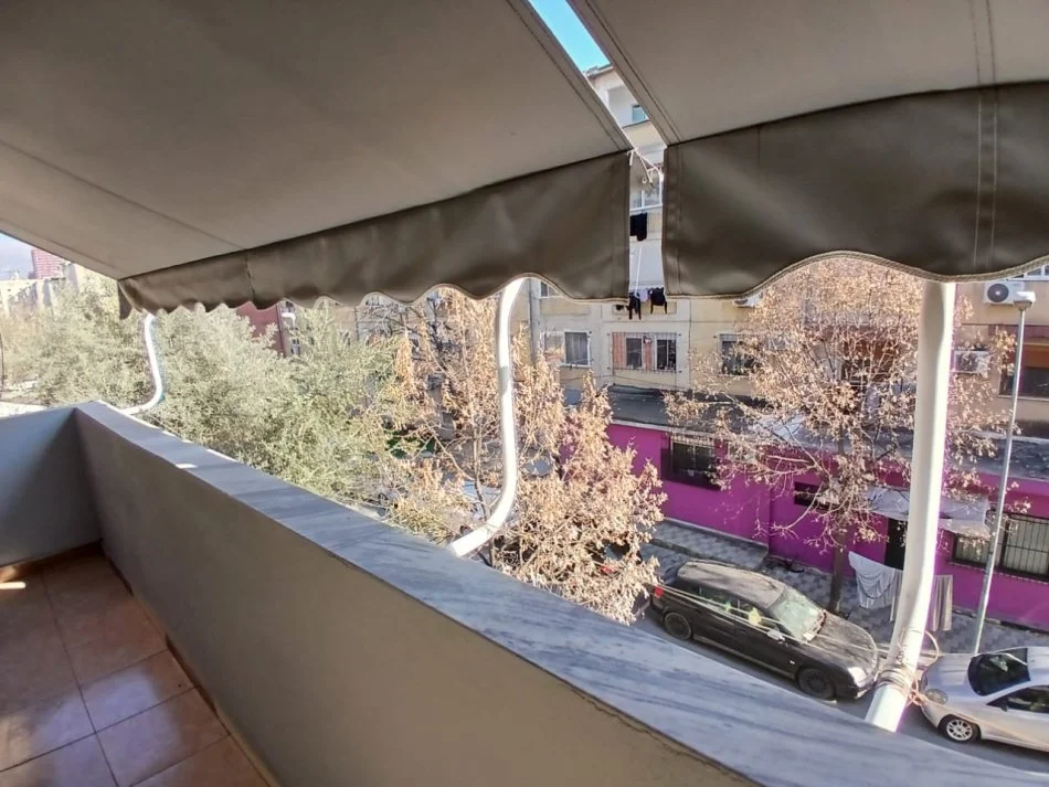 Tirane, shitet apartament 2+1+Ballkon Kati 3, 83 m² 158.000 € (Rruga e Kavajes)