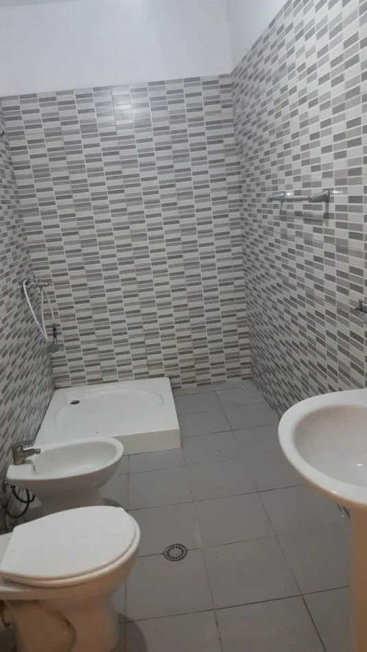 Tirane, jepet me qera apartament 1+1 Kati 4, 70 m² 400 € (Astir)