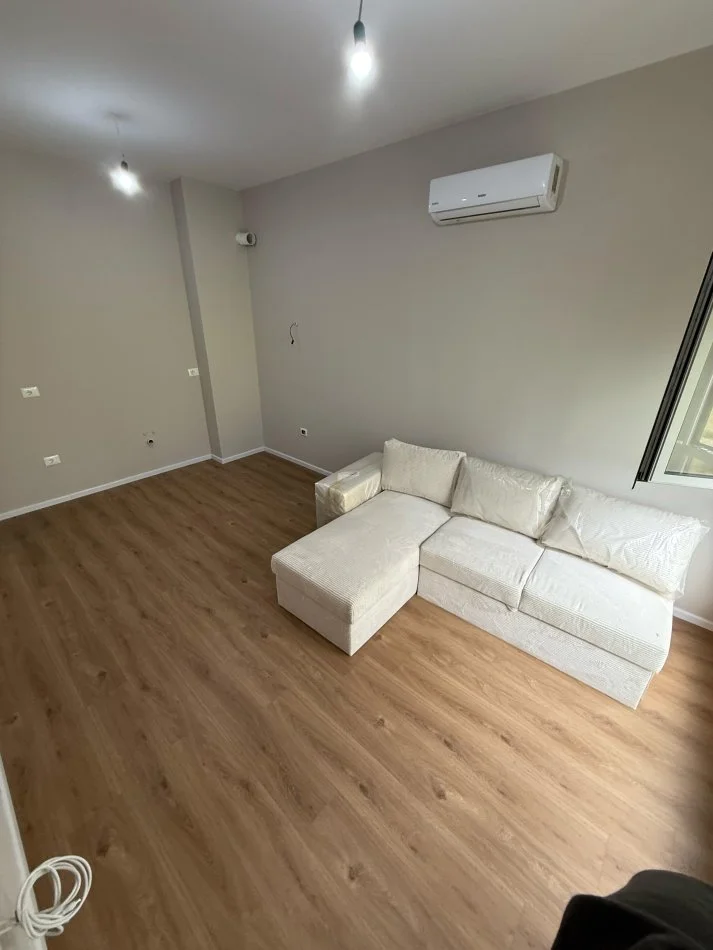 Tirane, shitet apartament 1+1+Ballkon Kati 3, 53 m² 95.000 € 