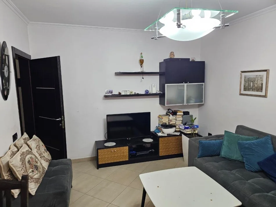 Tirane, jepet me qera apartament 1+1 Kati 2, 68 m² 440 € (21 Dhjetori)