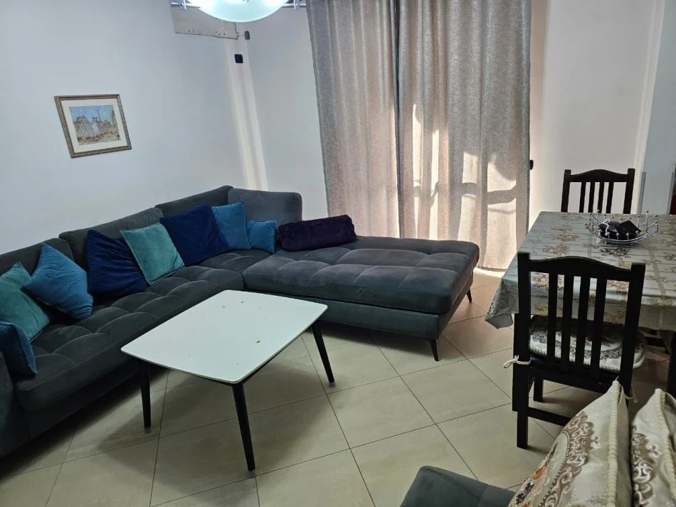 Tirane, jepet me qera apartament 1+1 Kati 2, 68 m² 440 € (21 Dhjetori)