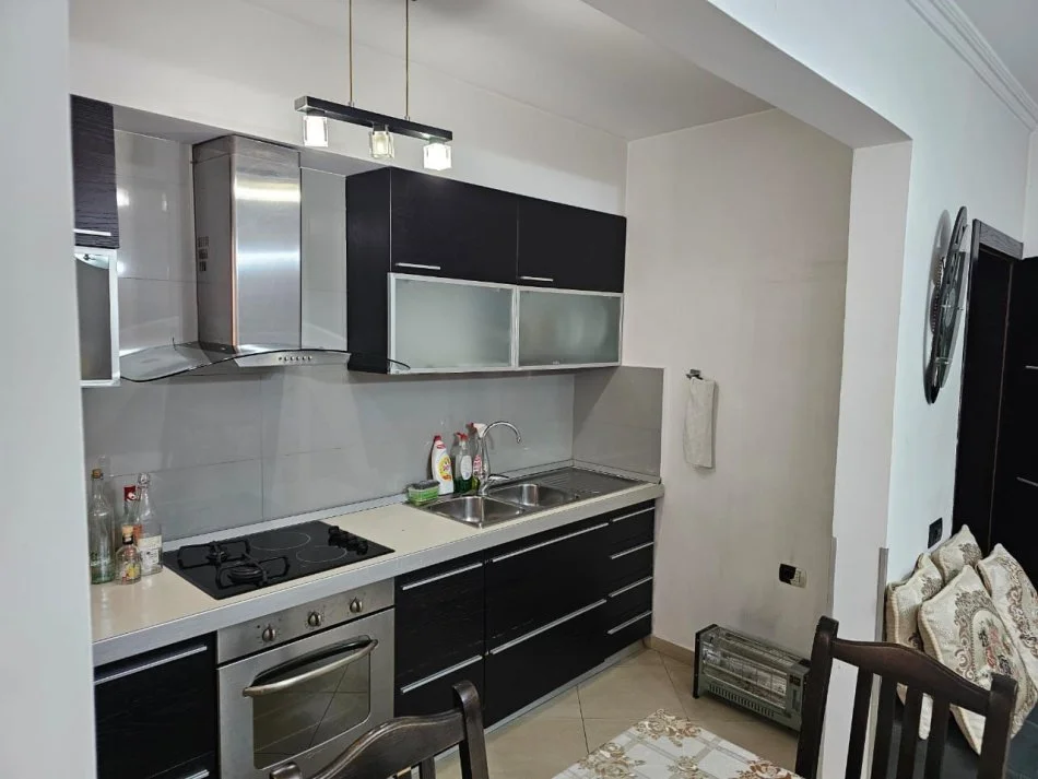 Tirane, jepet me qera apartament 1+1 Kati 2, 68 m² 440 € (21 Dhjetori)