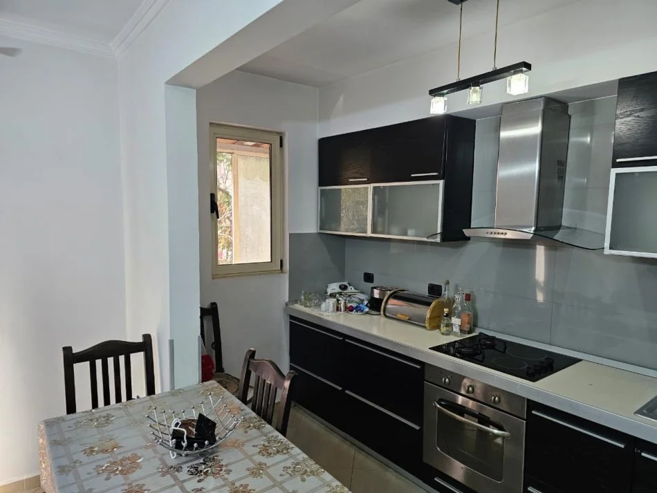Tirane, jepet me qera apartament 1+1 Kati 2, 68 m² 440 € (21 Dhjetori)