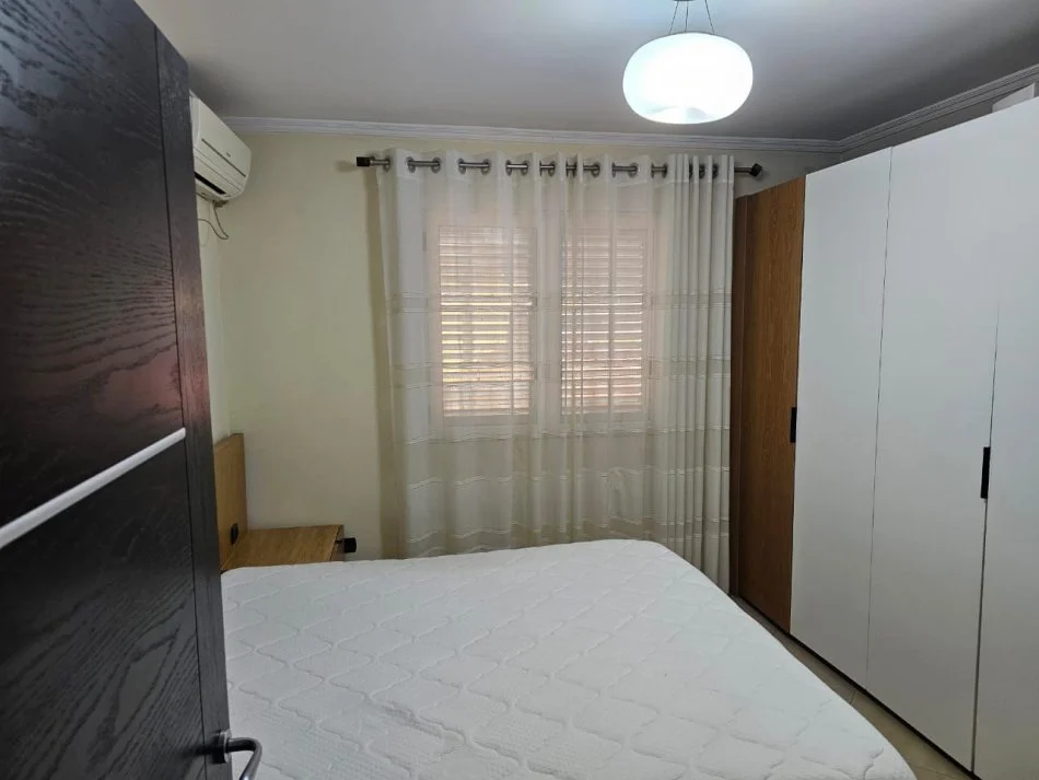 Tirane, jepet me qera apartament 1+1 Kati 2, 68 m² 440 € (21 Dhjetori)
