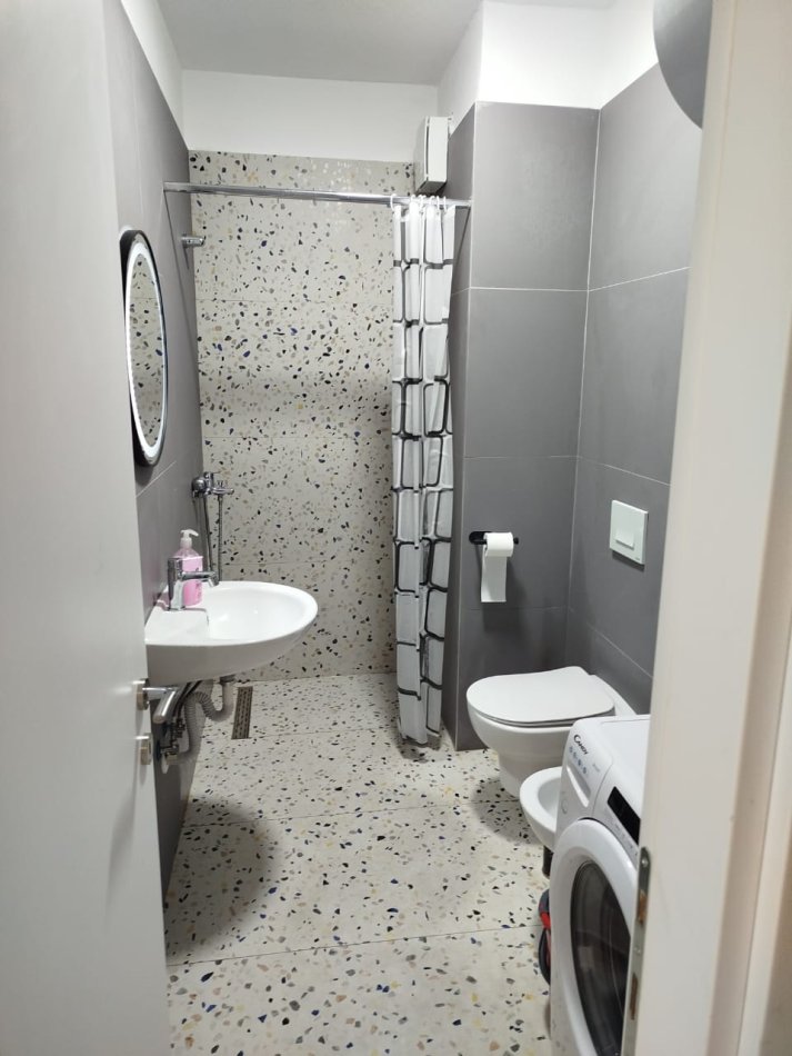 Tirane, jepet me qera apartament 1+1 Kati 7, 56 m² 500 € (Univers City)