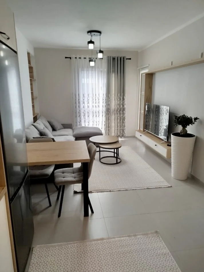 Tirane, jepet me qera apartament 1+1 Kati 7, 56 m² 500 € (Univers City)