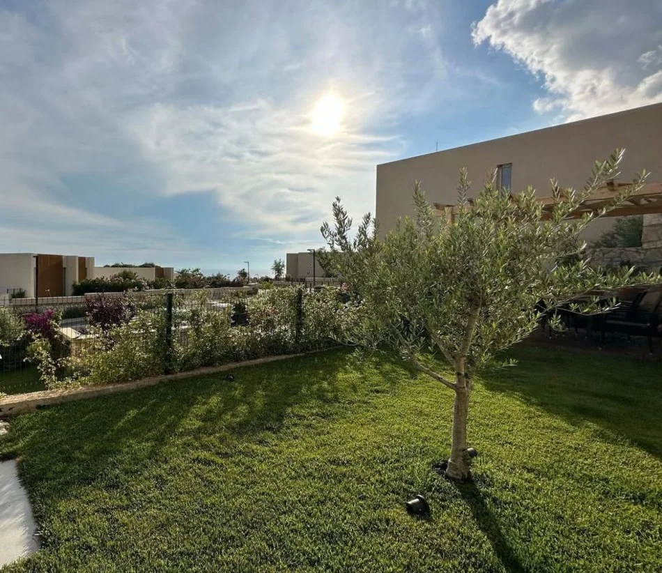 Vlore, shitet apartament ne plazh 2+1 , 215 m² 800.000 € (PALASE)