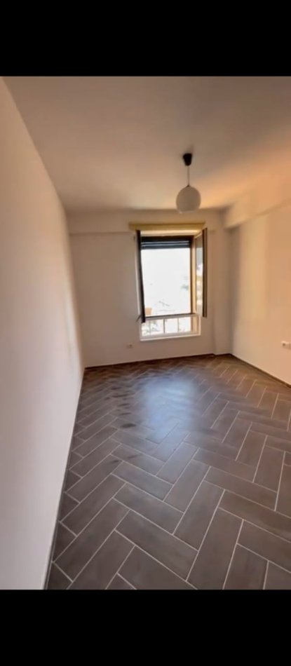 Tirane, jepet me qera apartament 2+1+Ballkon Kati 8, 91 m² 900 € (Rruga Myslym Shyri)