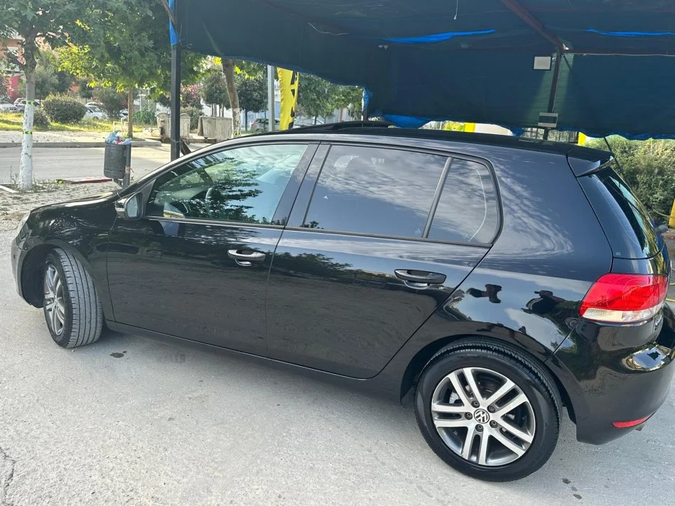 Tirane, shes makine GOLF 6 Nafte, blu e errët automatik 170.000 km 6.400 €