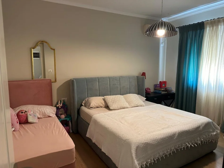 Tirane, jepet me qera apartament 2+1 Kati 5, 75 m² 750 € (Bllok, Juridiku)