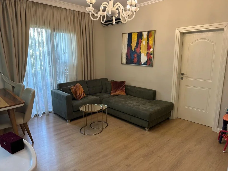 Tirane, jepet me qera apartament 2+1 Kati 5, 75 m² 750 € (Bllok, Juridiku)