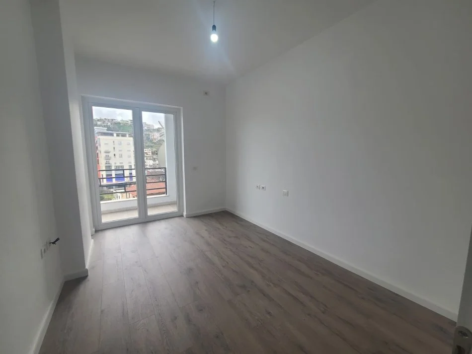 Tirane, shitet apartament 2+1 Kati 5, 97 m² 140.000 € (Misto mame)