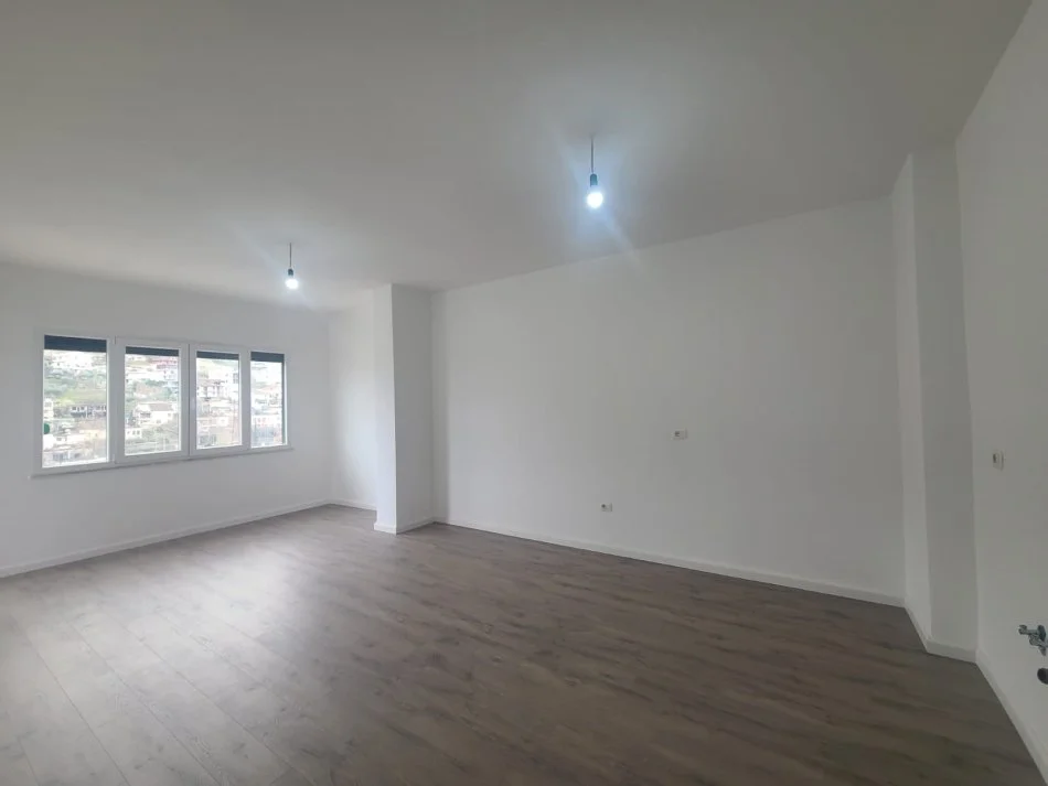 Tirane, shitet apartament 2+1 Kati 5, 97 m² 140.000 € (Misto mame)