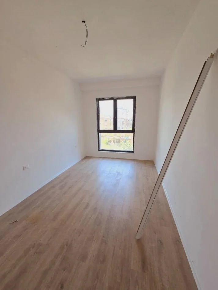 Tirane, shitet apartament 2+1+Ballkon Kati 2, 117 m² 246.000 € (Pazari i ri)